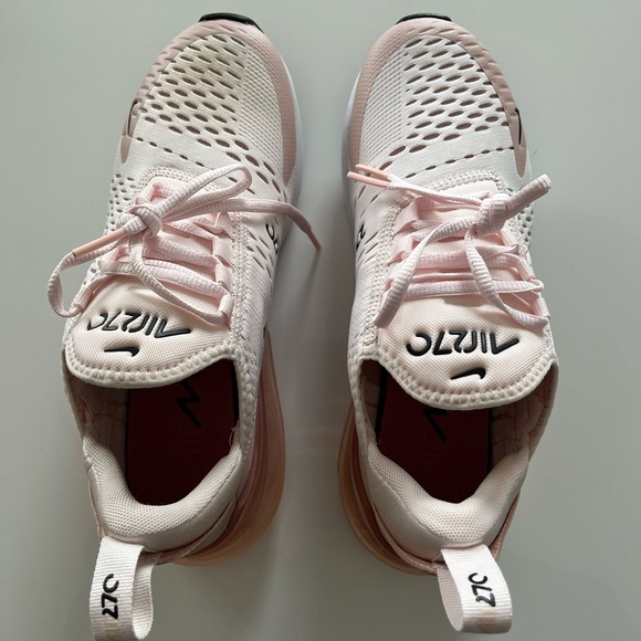 Nike Women's Air Max 270 - NWT - Picture 5 of 8
